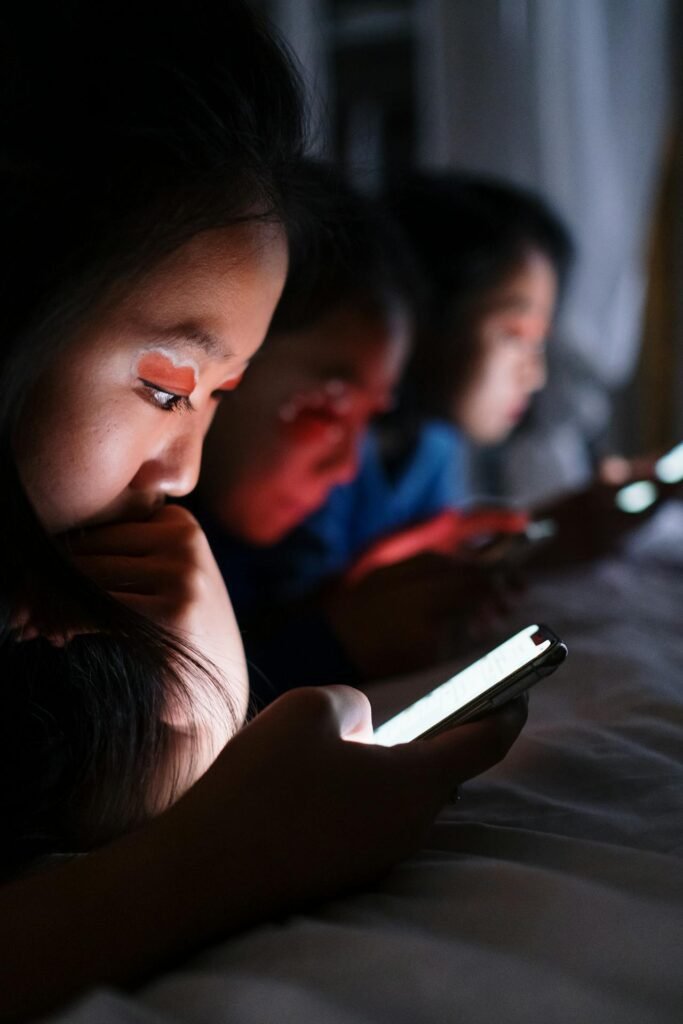 Phone Addiction: How to Break Free and Reclaim Your Focus and Mental Health Causes of Phone Addiction: Why You Can’t Put It Down