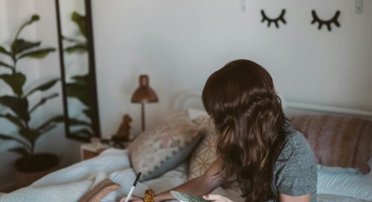 7 Side Hustles for Students in 2025: Earn Smart Without Sacrificing Studies