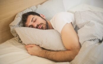 Lose Weight While You Sleep: 7 Night-Time Habits That Burn Fat