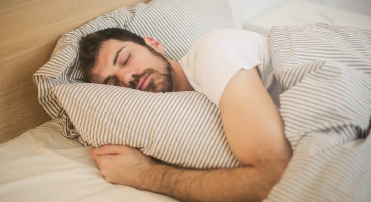 Lose Weight While You Sleep: 7 Night-Time Habits That Burn Fat
