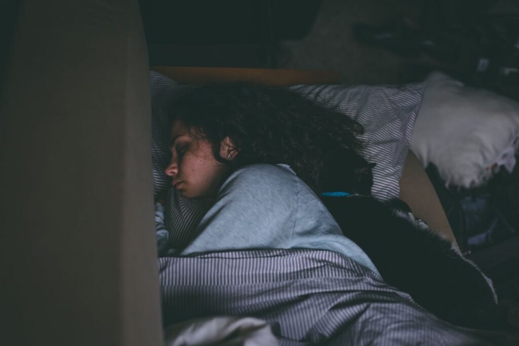 Lose Weight While You Sleep: 7 Night-Time Habits That Burn Fat Lose Weight While You Sleep: 7 Night-Time Habits That Burn Fat